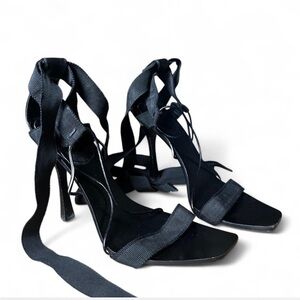 Gucci Tom Ford Era Black Heels with Elegant Wraparound Straps